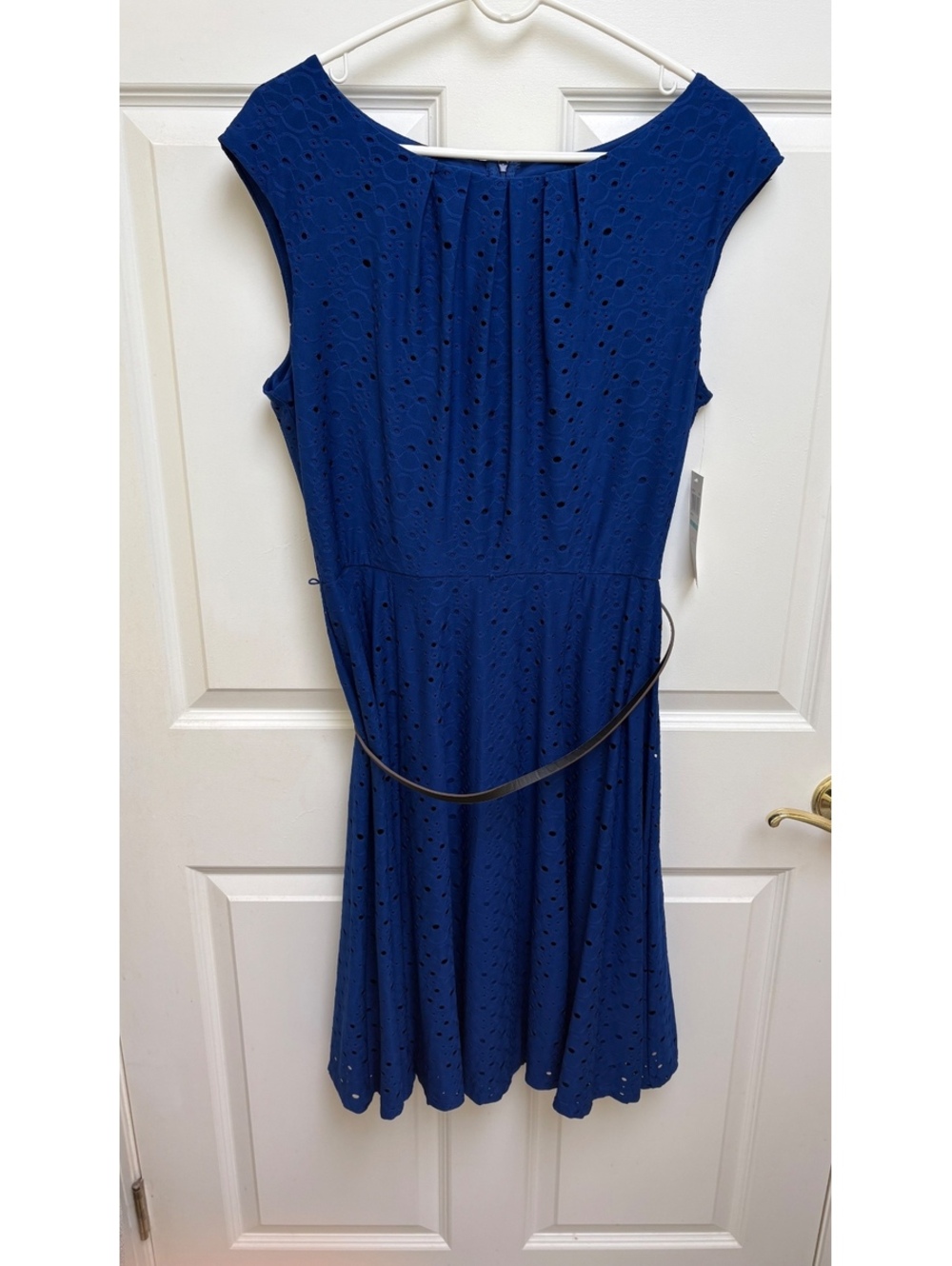 Blue sleeveless London style dress